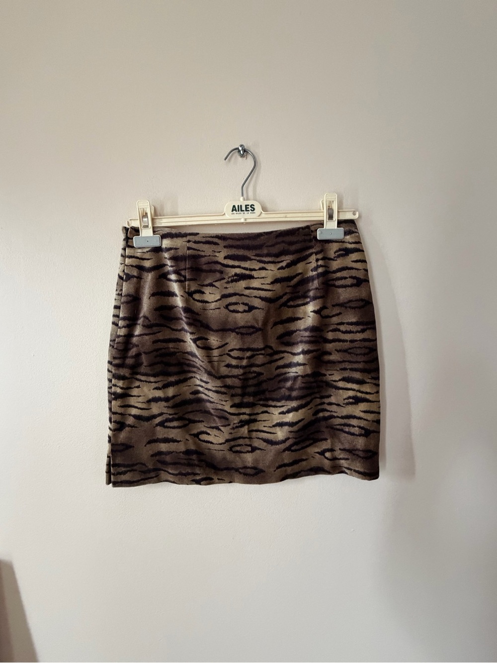 Ralph Lauren. Animal Print Mini Skirt in Brown and Black. Size 4